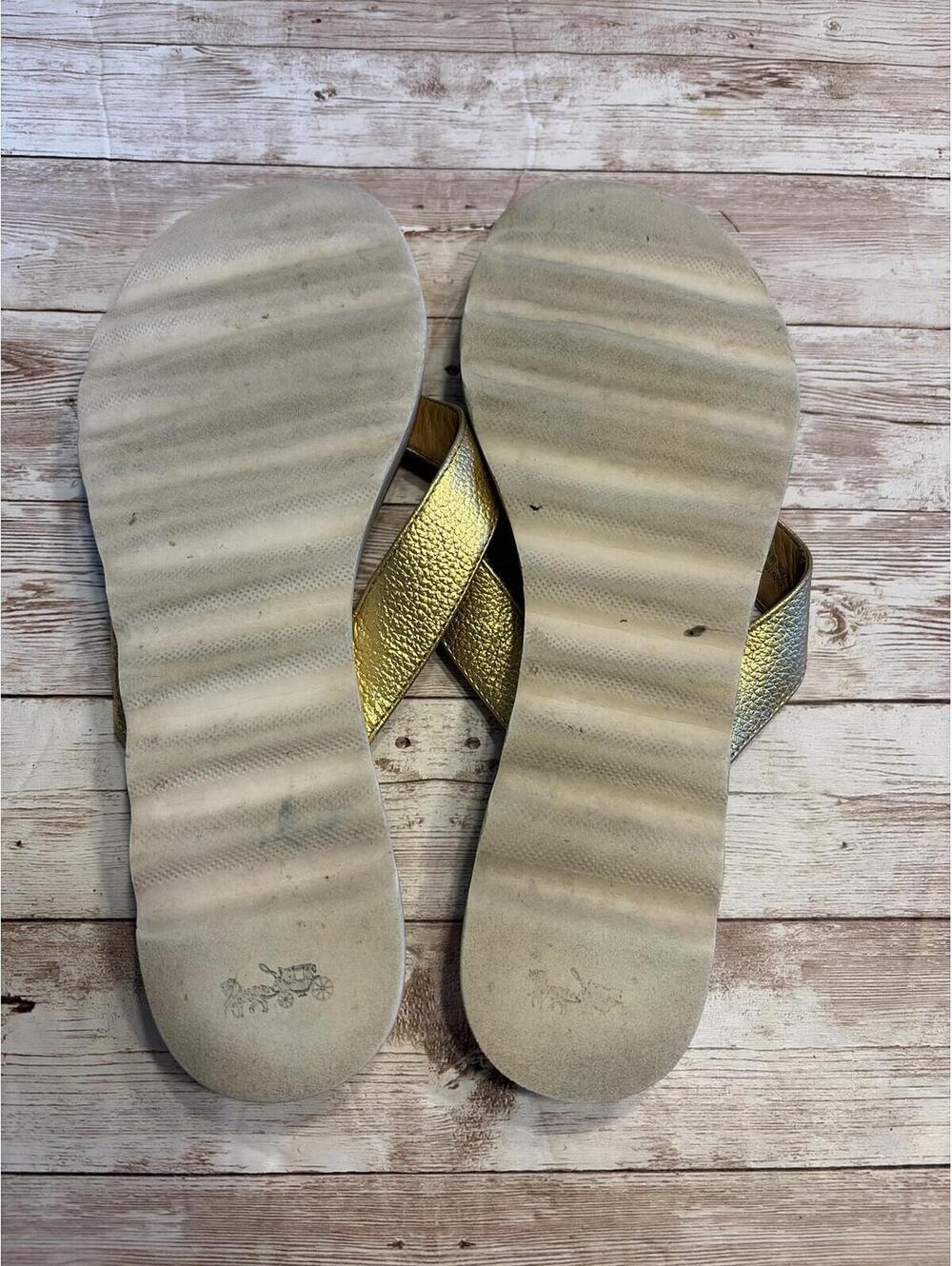 Coach Shelly sandal 38 metallic gold leather with a signature turnlock detail - Picture 6 of 9